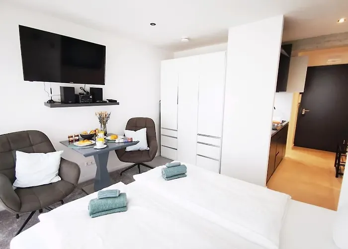 Hh 04 By Rockchair - Superhost Status - Modernes Mit Sonnigem Balkon & Premium Boxspringbetten In Winterhude - Geheimtipp