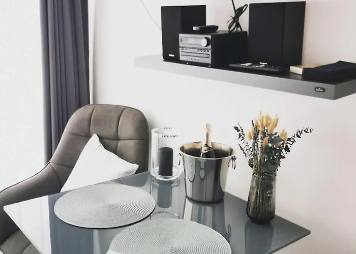 Apartment Hh 04 By Rockchair - Superhost Status - Modernes Mit Sonnigem Balkon & Premium Boxspringbetten In Winterhude - Geheimtipp Hamburg