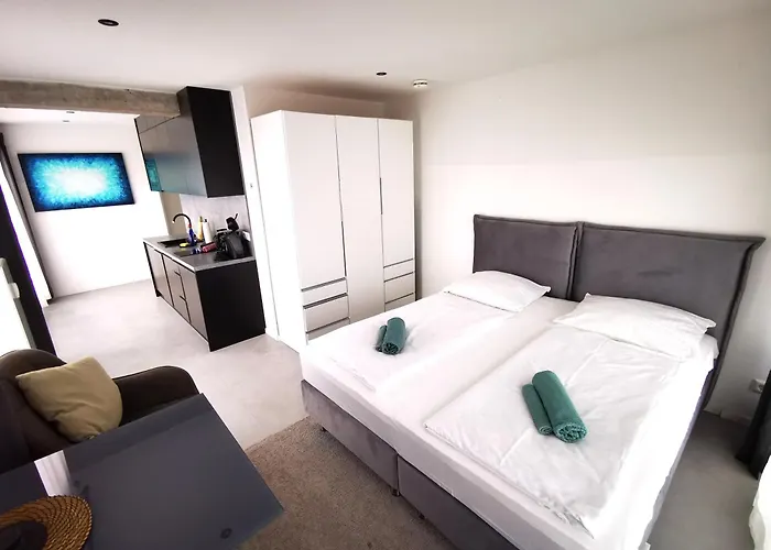 Hh 04 By Rockchair - Superhost Status - Modernes Mit Sonnigem Balkon & Premium Boxspringbetten In Winterhude - Geheimtipp Apartment *